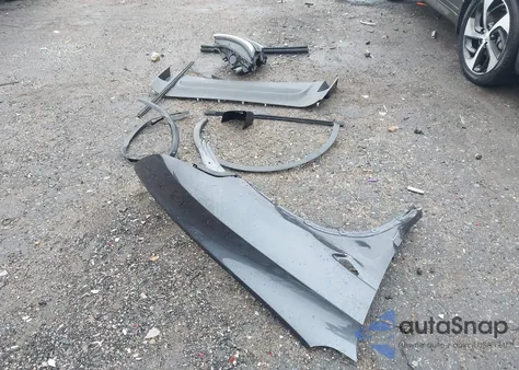 2026 Tesla Model Y Long Range Launch Series/Premium All-Wheel Drive z USA, uszkodzony, nr VIN 7SAYGDEE1TA587485